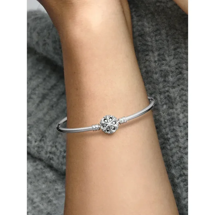 FINAL SALE - Pandora Moments Sparkling Snowflake Clasp Bangle - Image 2