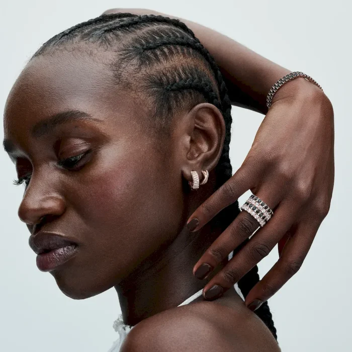 Black Sparkling Row Eternity Ring - Image 4