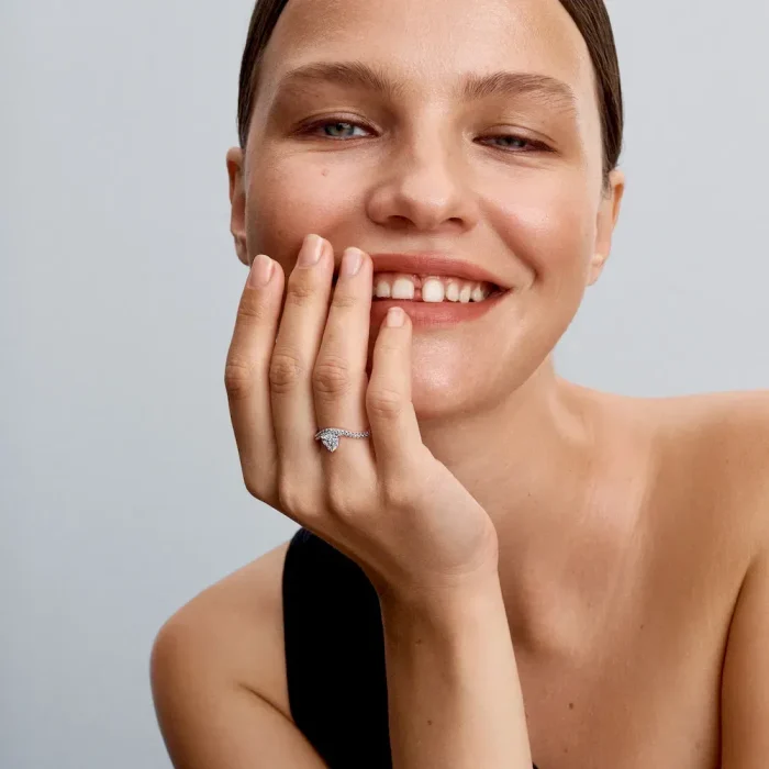 Wavy Pavé Heart Ring - Image 4