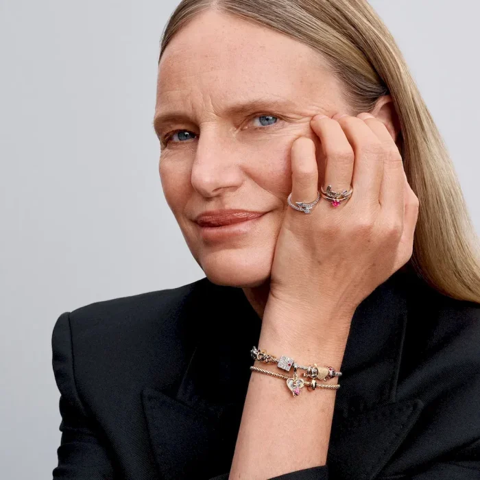 Sparkling Red Heart Ring - Image 3