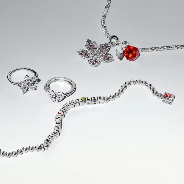 Stranger Things Friends Don't Lie Jewelry Set - Image 8