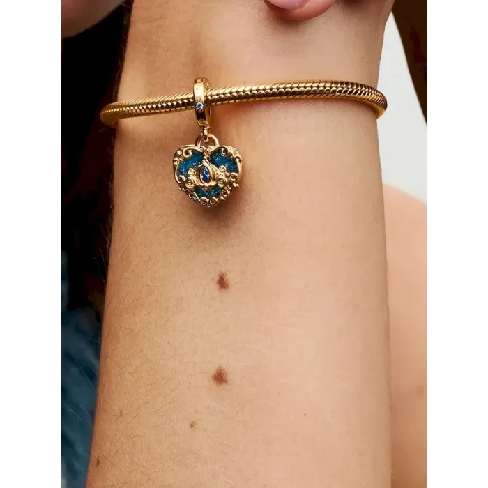 Gold Sparkling Bow Bracelet Set - Image 9